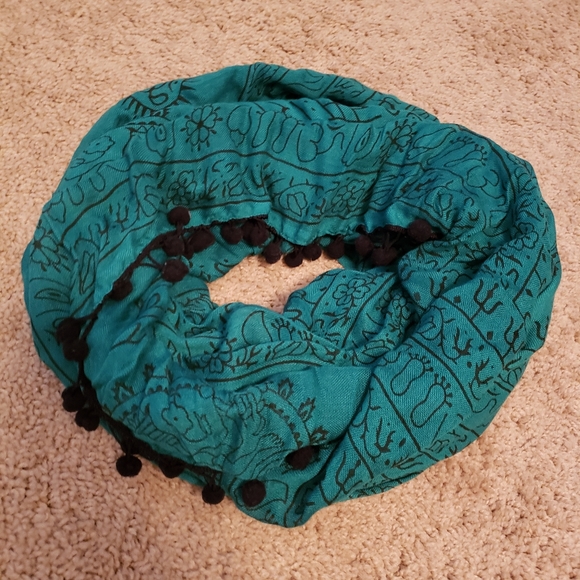 Zen Gauzey Infinity scarf - Picture 2 of 4